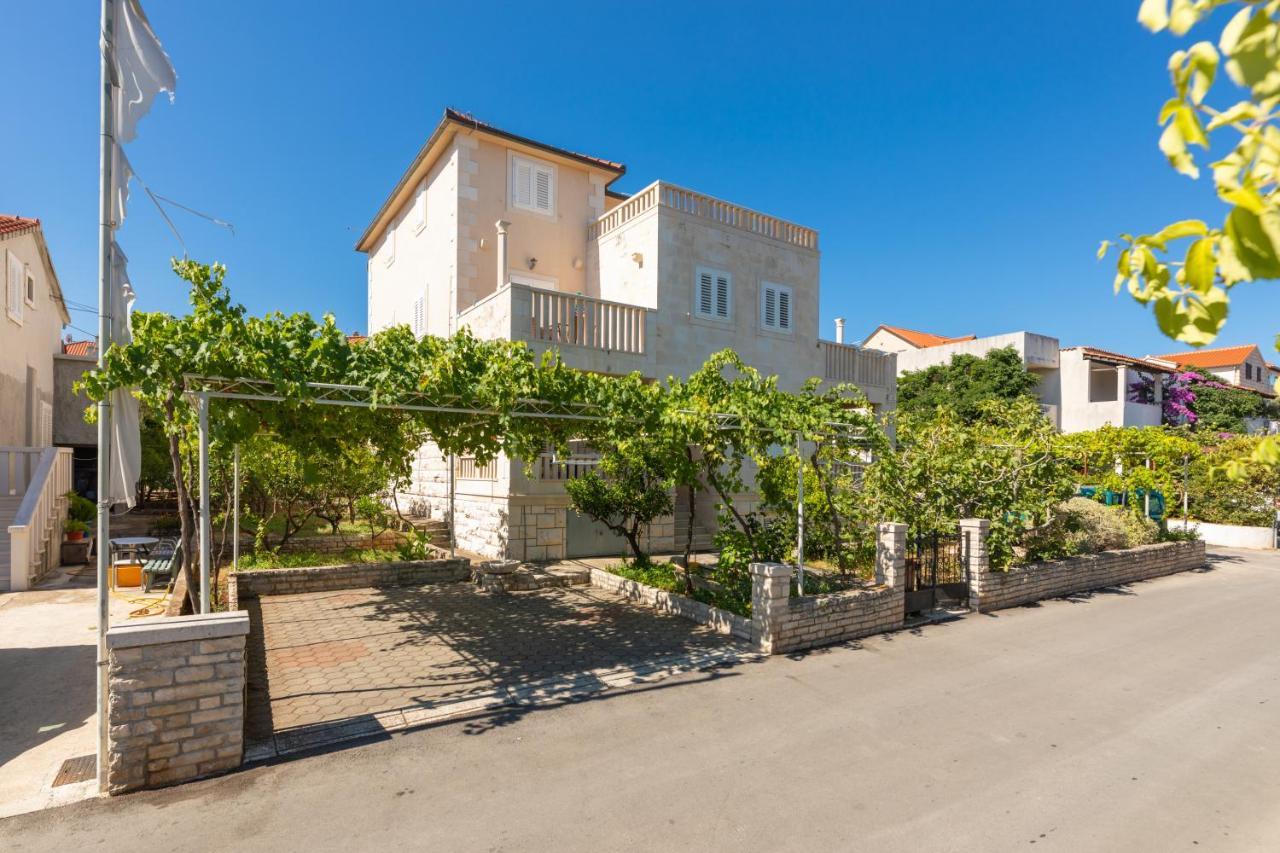 Apartments Ella Supetar Exterior photo