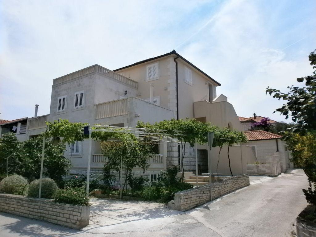 Apartments Ella Supetar Exterior photo